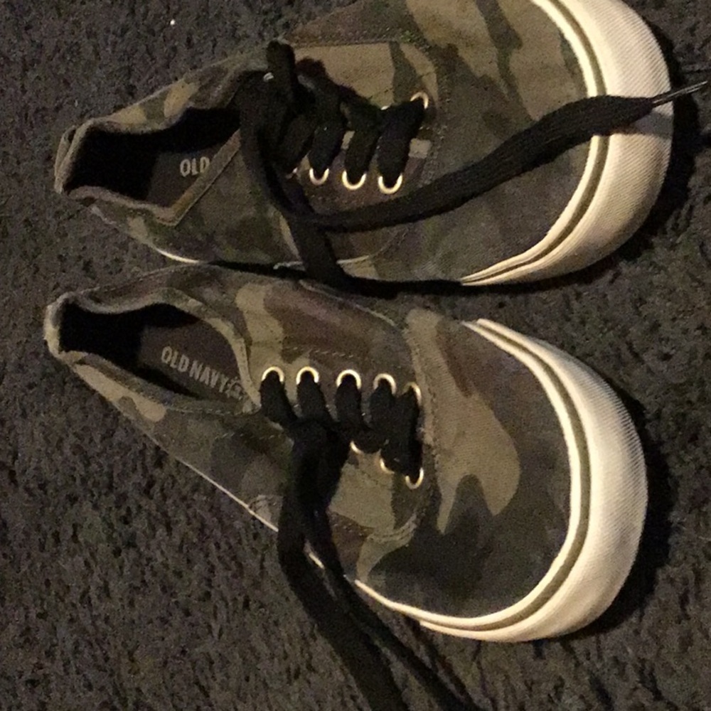 Old Navy Camo Canvas Shoes Size 5
